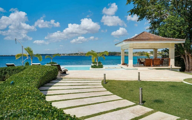 Sunny Vacation Villa 67