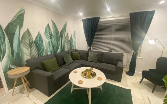 Charming 3-bed House Near Central Manchester