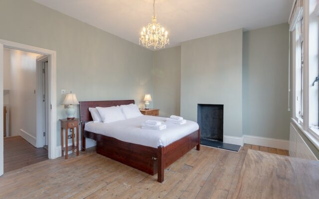 4 Bedroom Victorian House Near Notting Hill