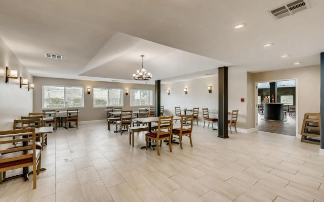 Orangewood Inn & Suites Midtown