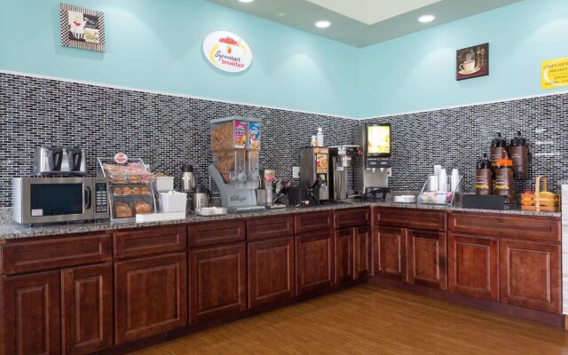 Red Roof Inn Savannah - Richmond Hill/ I-95