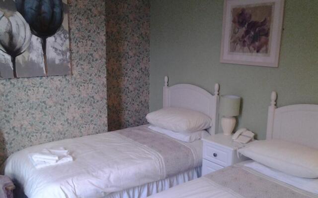 Nomi Rooms & Restaurant