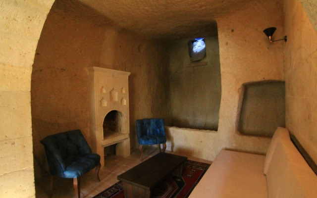 Tafana Cave & Stone Lodge