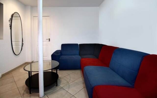 Bisengototo Homestay