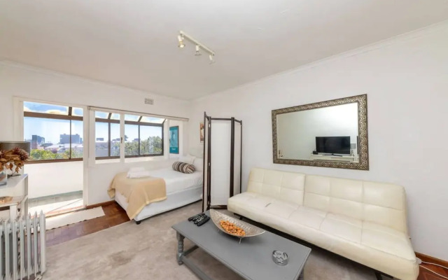 Bright and Homey 1 Bedroom in Gardens