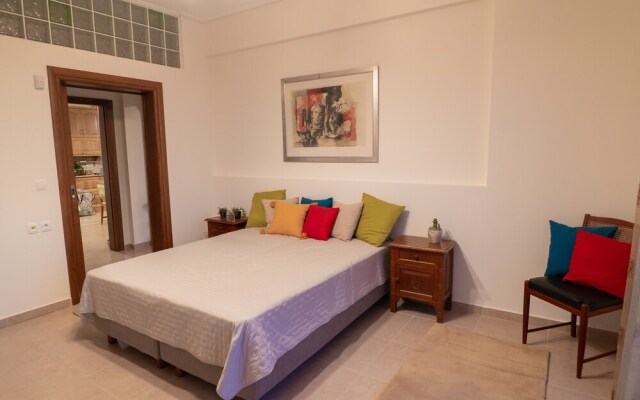 Paul's American Mansion- Volos suburb