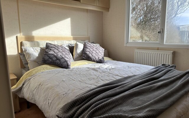 Captivating 2-bed Static Caravan in Holyhead