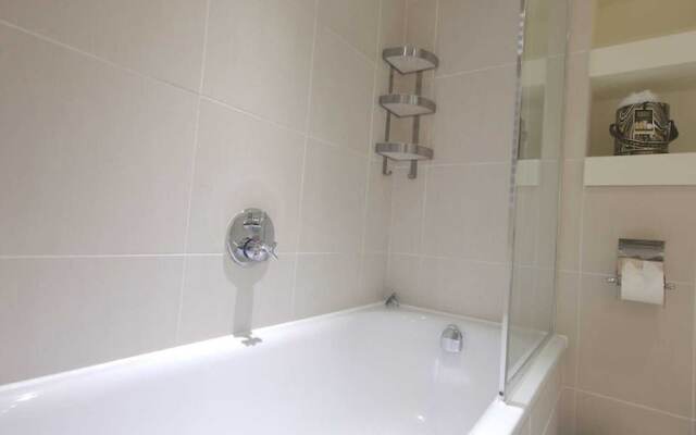 Ravishing Riverside 2-bed Rental in Canary Wharf