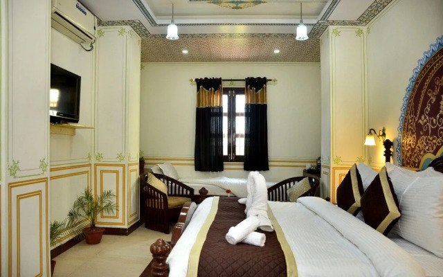 Oyo 15214 Mahal Rajwada Resort