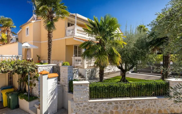 Premium Apartment With Patio