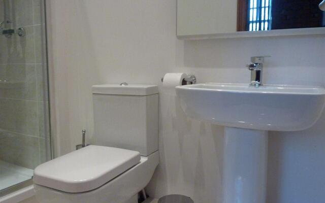 Ashton House - Hostel