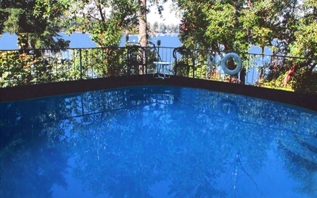 Flagship Inn