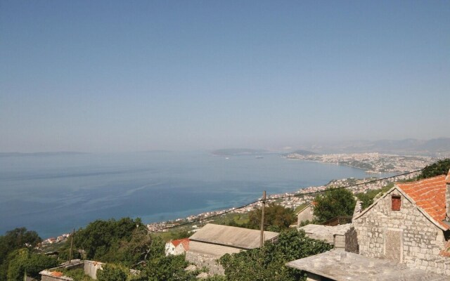 Awesome Home in Podstrana with Hot Tub, WiFi & 2 Bedrooms