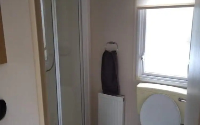 2 Bedroom 6 Berth Caravan With Decking