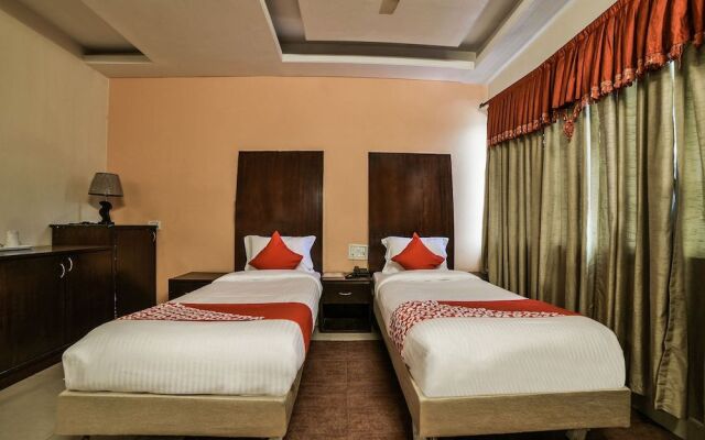 OYO 16061 Hotel Holly Hock