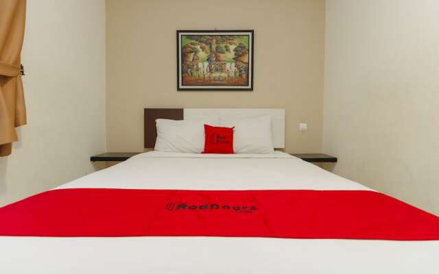 RedDoorz near Universitas Sebelas Maret