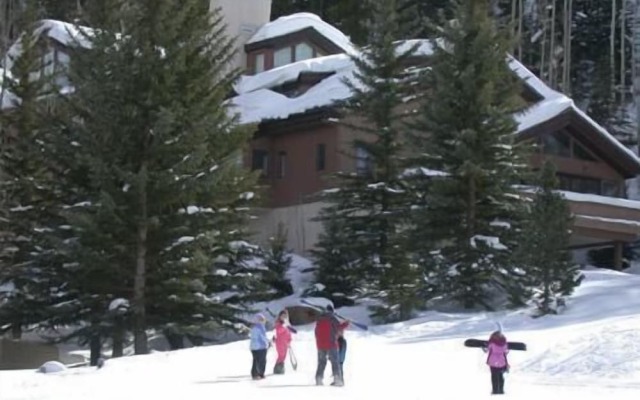 Northwoods Condo Private Ski-In Ski-Out Access to Vail Mountain by RedAwning