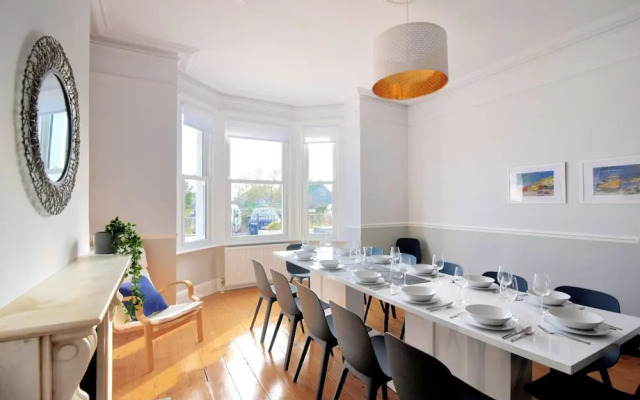 7 Seafield Road