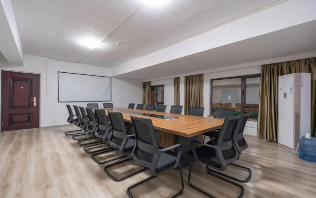 Homeinn Plus Hotel (Jinan Zhangqiu Shuangshan Avenue Hexie Plaza)