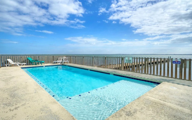 Sleeps 31 2 Homes w/ Boat Dock + Waterfront Pool Laguna Village Getaway