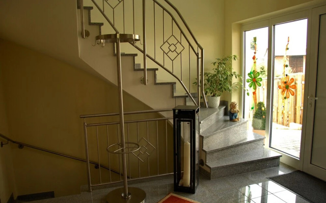 Wein- und Gaestehaus Genetsch