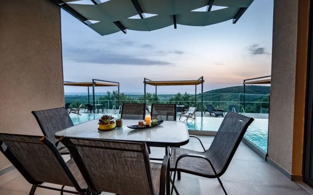Serenity Suites Sea View 2