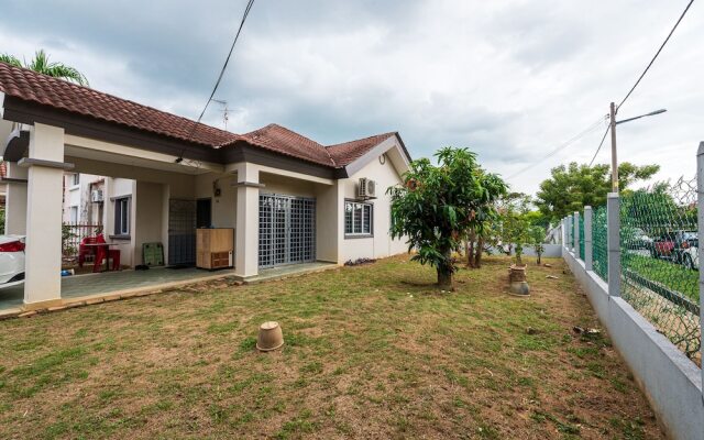 Corner 3BR Landed House at Sepang