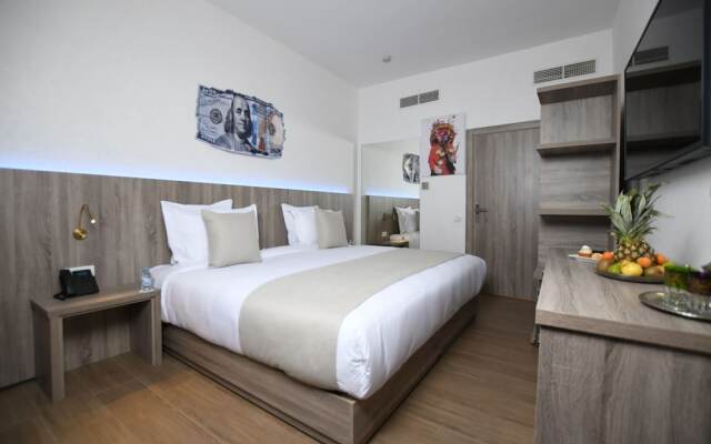 555 Hotel Clubbing Adults Only