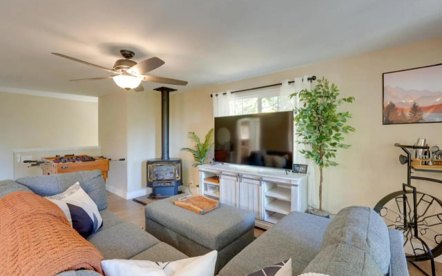 12 Mi to Apple Hill: Family-friendly Cabin Retreat