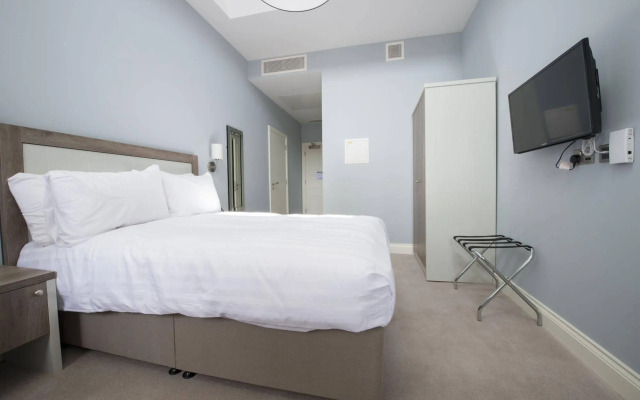 Yarrow Hotel