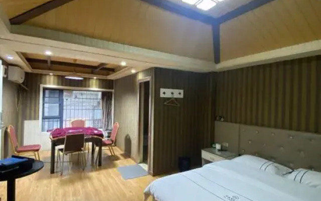 Huayi Business Hotel