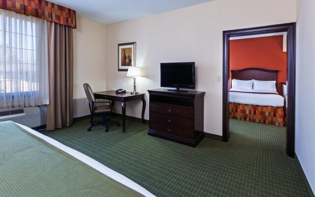 Holiday Inn Express and Suites Henderson, an IHG Hotel