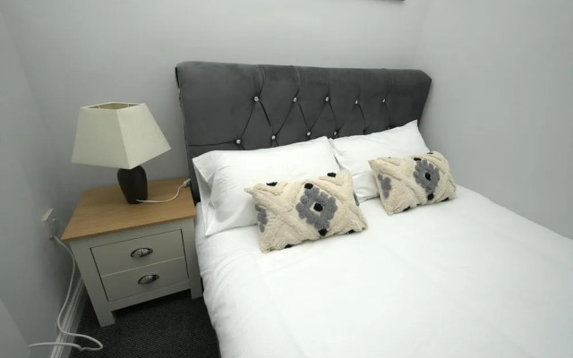 Charming Oxford Apartment in Telford - Flat 2