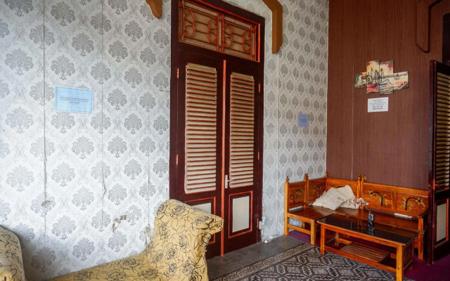 RedDoorz At Golden Inn Tugu Yogyakarta