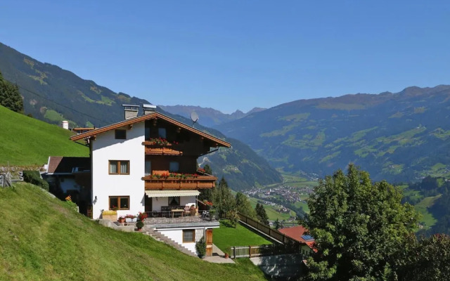 Apartment in Zillertal Near Horbergbahn