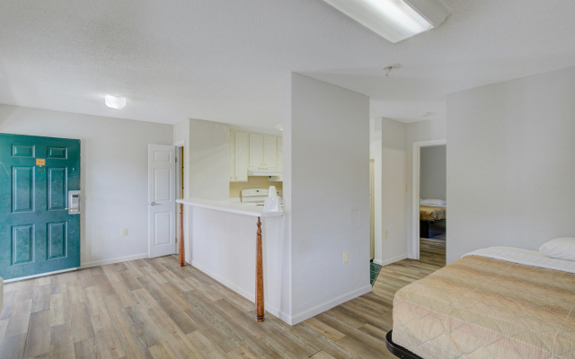Plantation Inn & Suites Near Locust Grove I 75