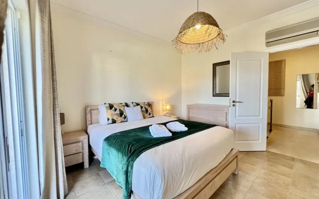Vilamoura Deluxe Villa by Homing