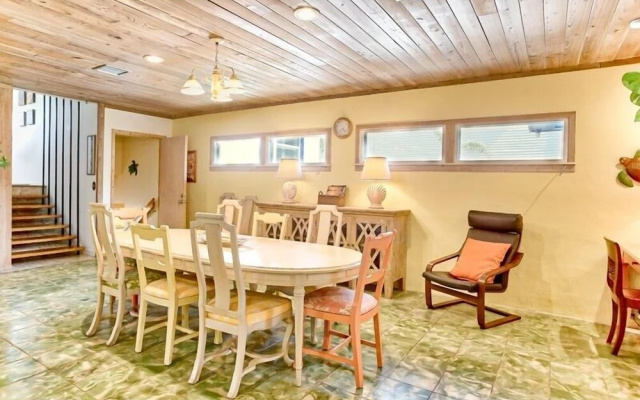 Baybarlyn 4 Bedroom Home by RedAwning
