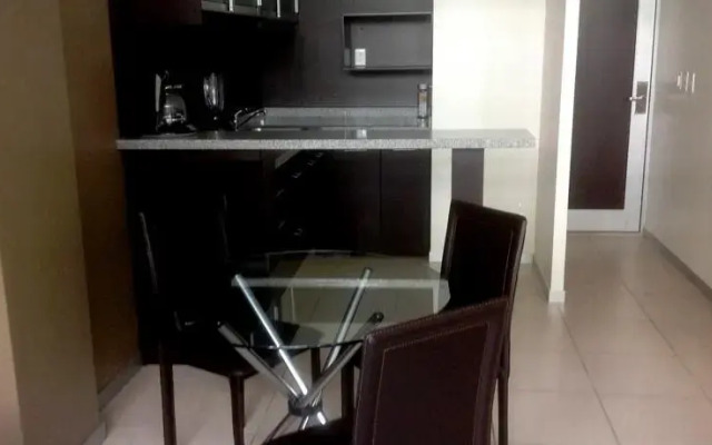 Triumph Tower 2 Loft - Las Quintas
