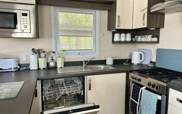 Luxury Caravan on Family Park Near Bournemouth