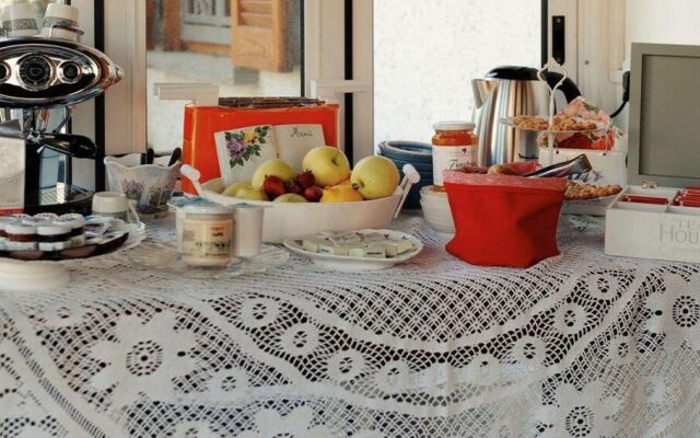 Villa Marisa bed breakfast and books