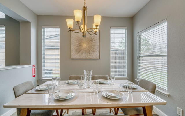 Pet Friendly! Renovated Arlington Home Near At&t