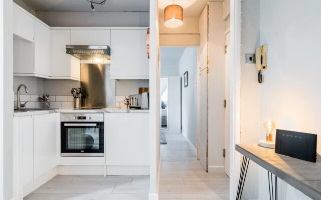 Lovely 1BR Home in Shepherd's Bush, 4 Guests