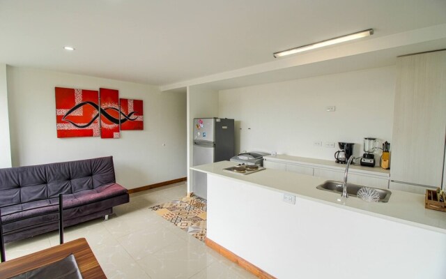 El Tesoro Studio Apartment High Floor 16