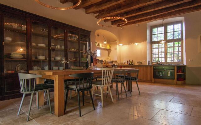 Historic Mansion by the River Lot in Cenevieres