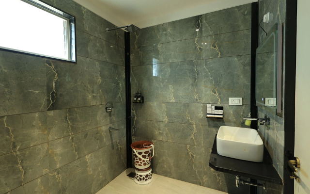 Krishna Hotel And Resort