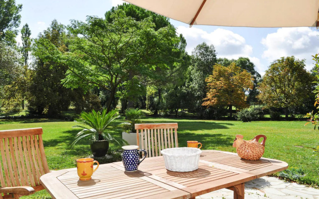 Charming Stone House With Terrace and Garden, Lussan