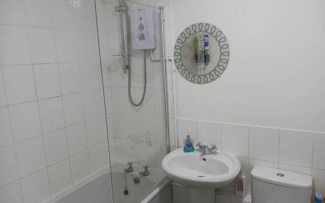 Cosy 1-bed Apartment in Swindon, Private Parking