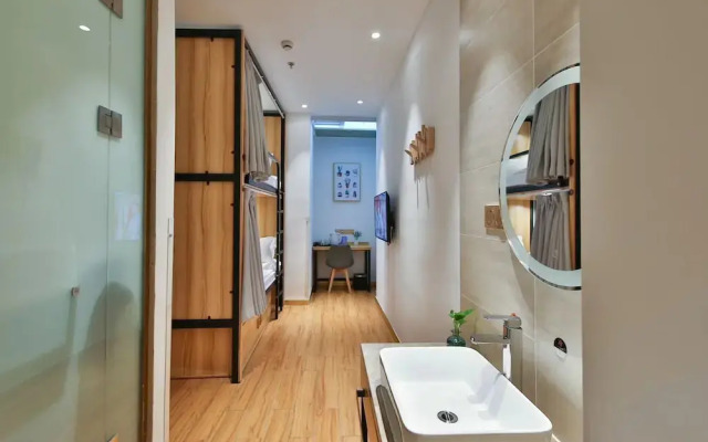 Shanghai Pengpai Art Youth Hotel