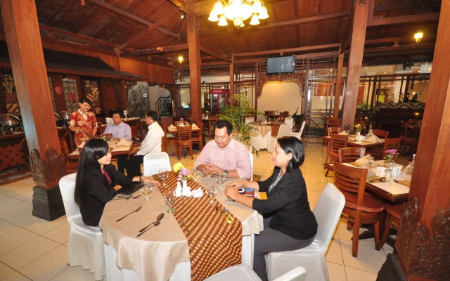 Cakra Kembang Hotel